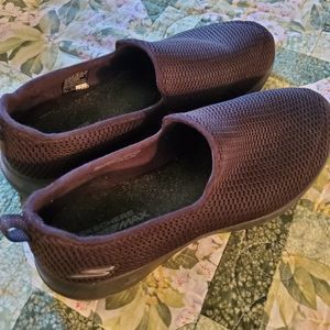 Sketchers GOGA max size 9